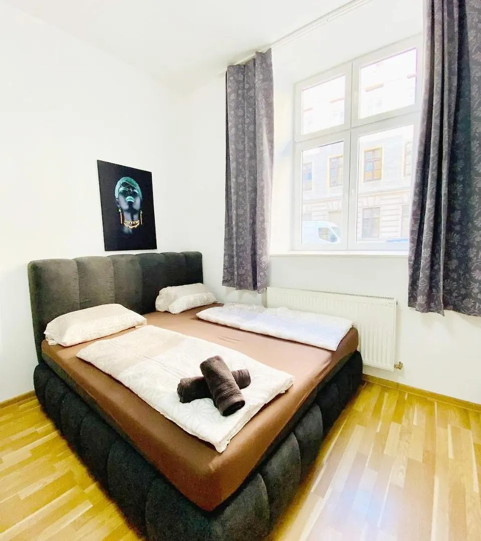 Family Studio- 7 Minutes To Schoenbrunn Palace Vienna Austria