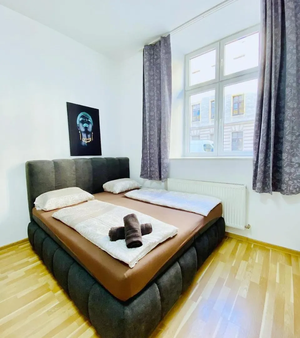Family Studio- 7 Minutes To Schoenbrunn Palace Vienna 0*,  Austria